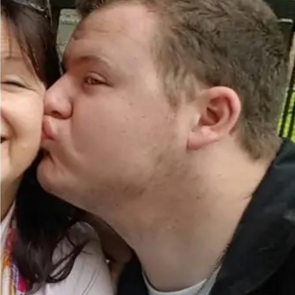 Meet your Posher, Karla - Picture 2 of 2